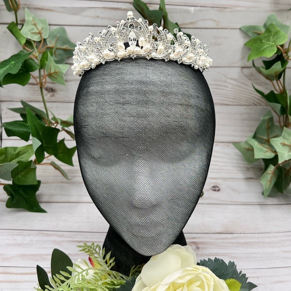 High Quality Rhinestone Wedding Tiara, Brand New. - Picture 6 of 6
